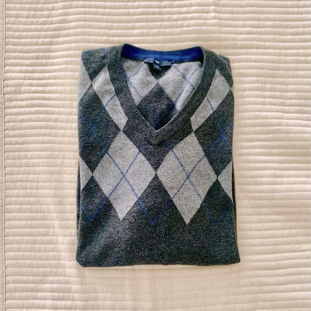 Like new GAP argyle gray sweater S